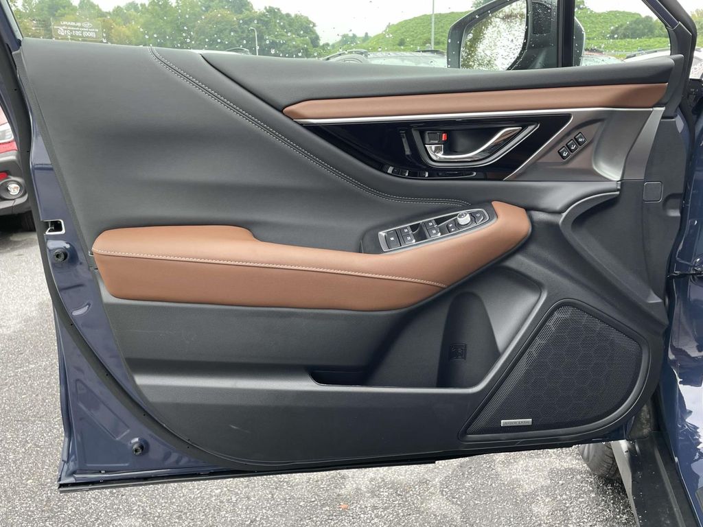 2025 Subaru Outback Touring XT photo 5