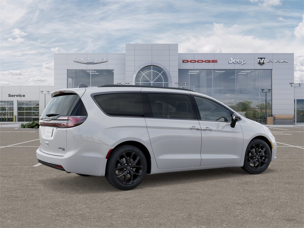 2026 Chrysler Pacifica Limited photo 4