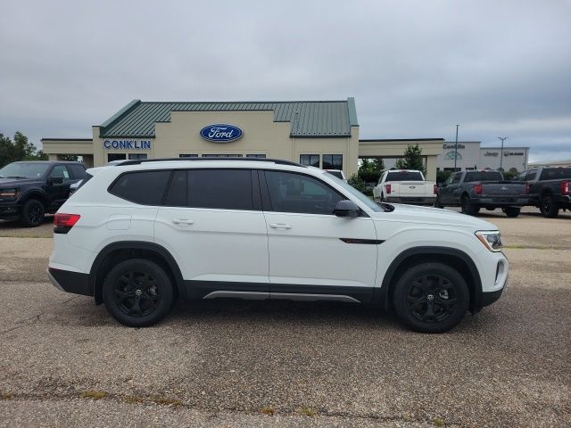 2024 Volkswagen Atlas Peak Edition SE Technology photo 18