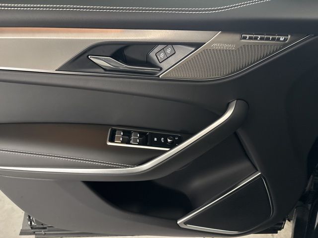 2025 Jaguar F-PACE P400 R-Dynamic S photo 14