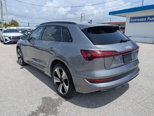 2022 Audi e-tron Premium Plus photo 4