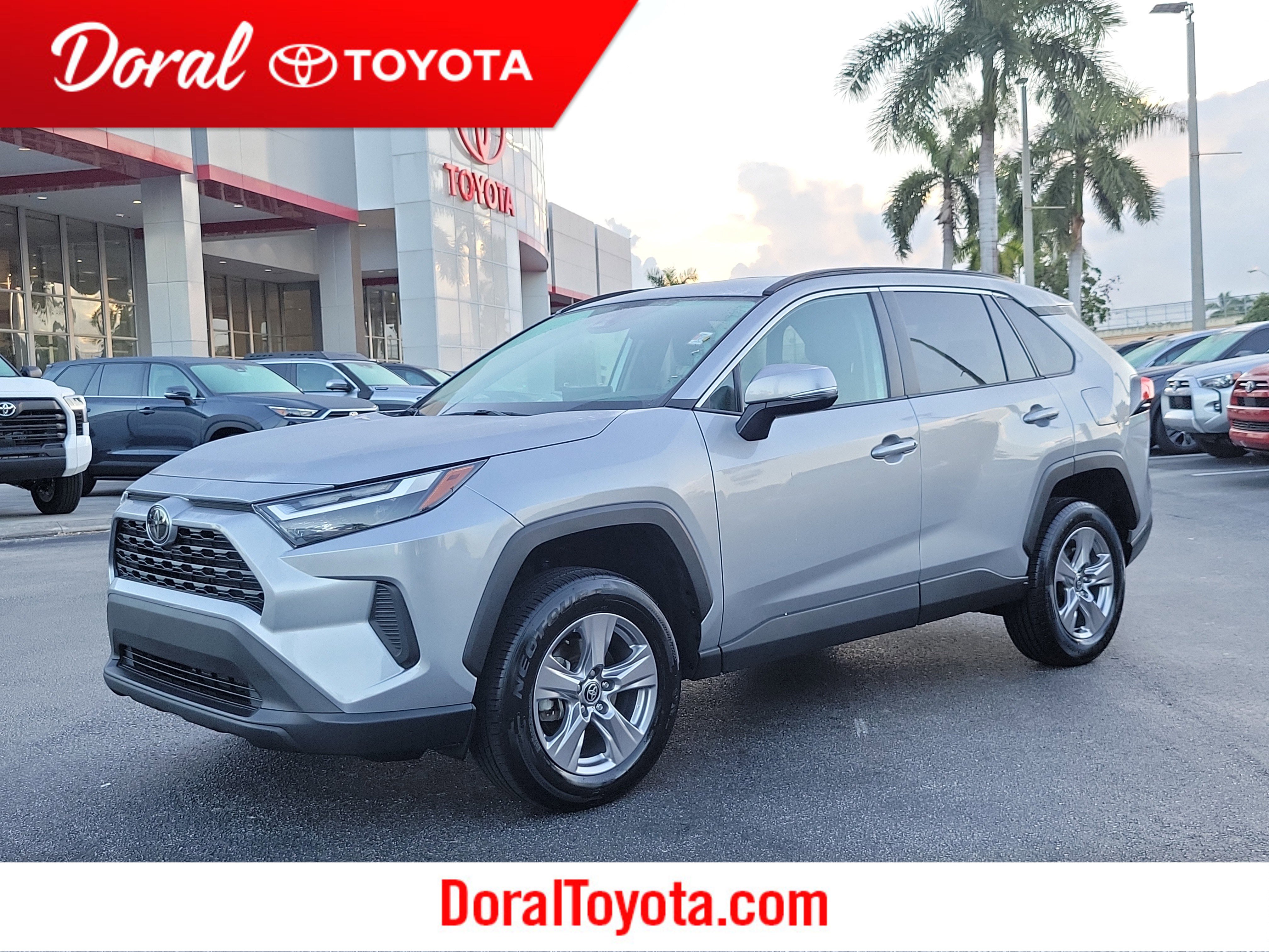 2024 Toyota RAV4 XLE's photo