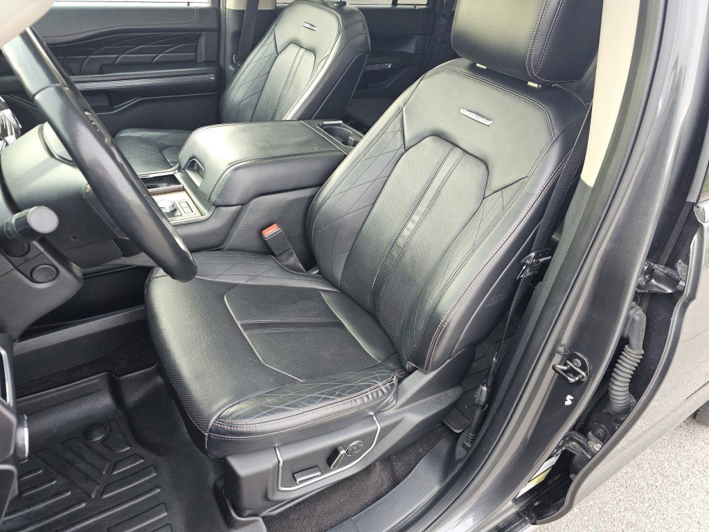 2020 Ford Expedition MAX Platinum photo 3