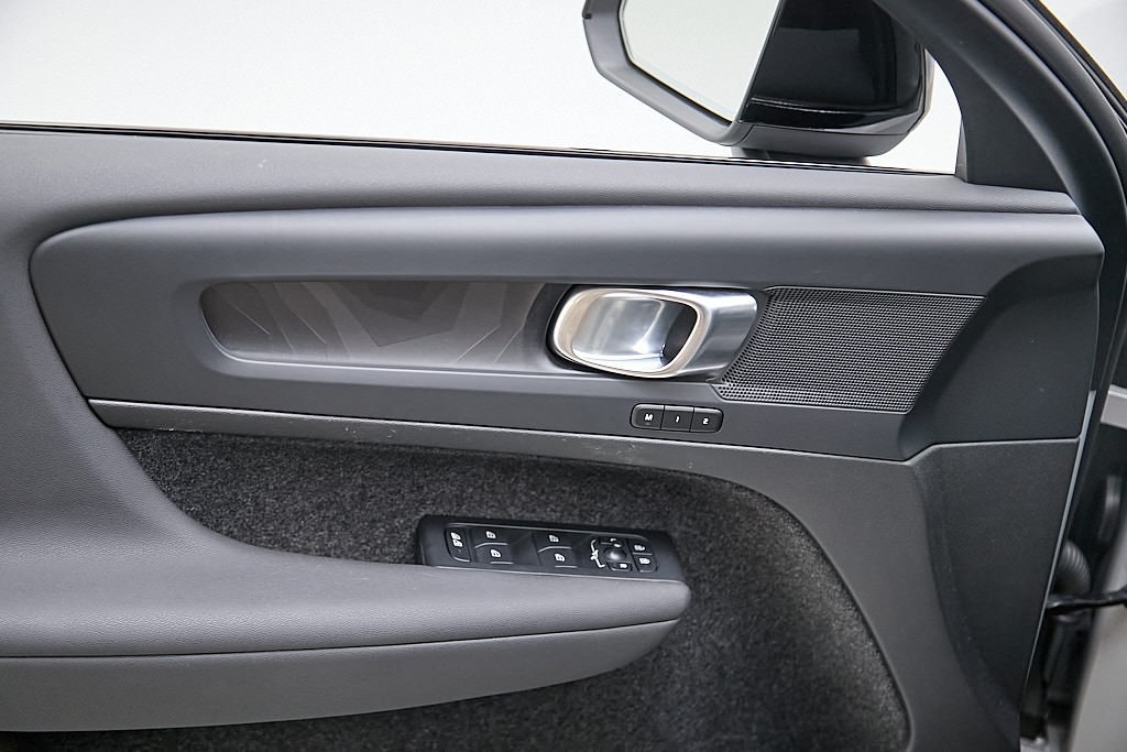 2023 VOLVO C40 - Image 10