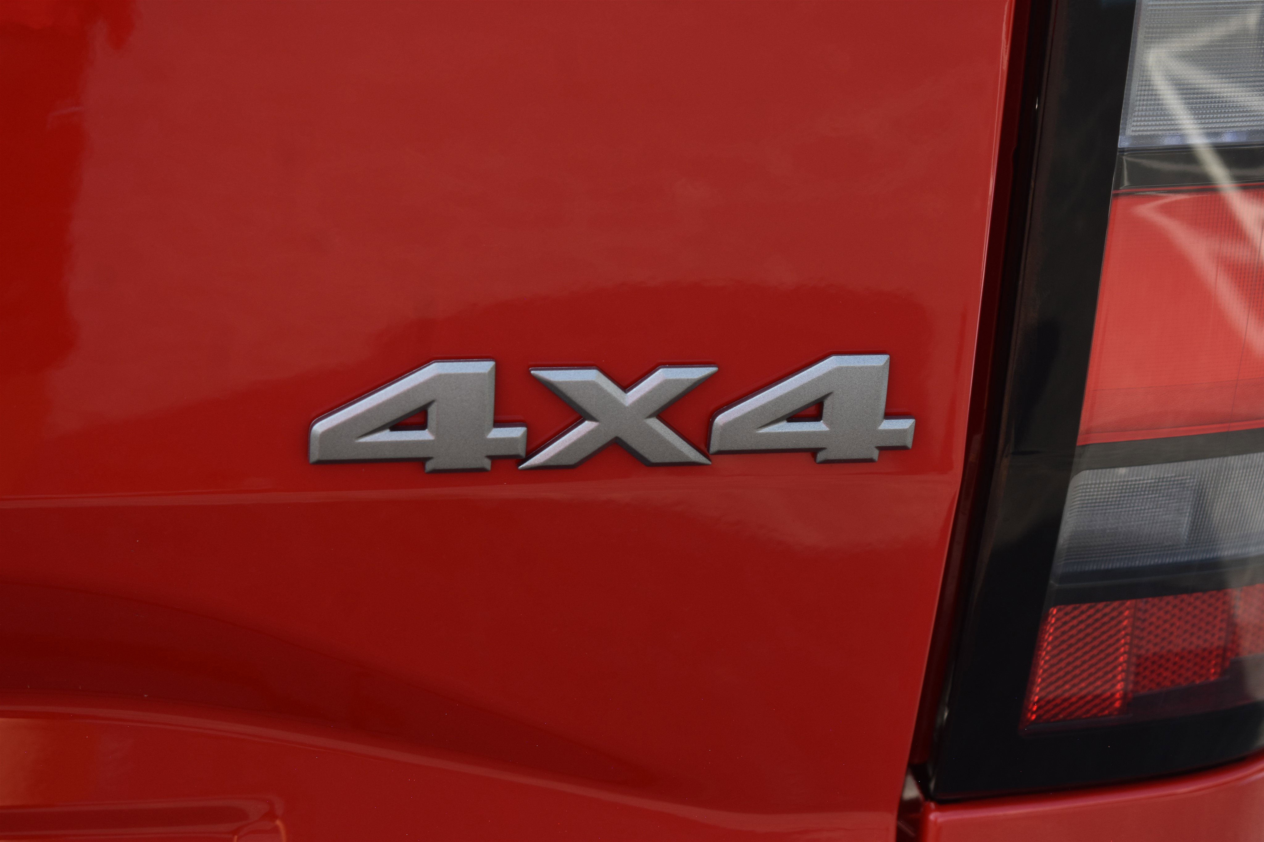 2026 Nissan Frontier SV photo 2