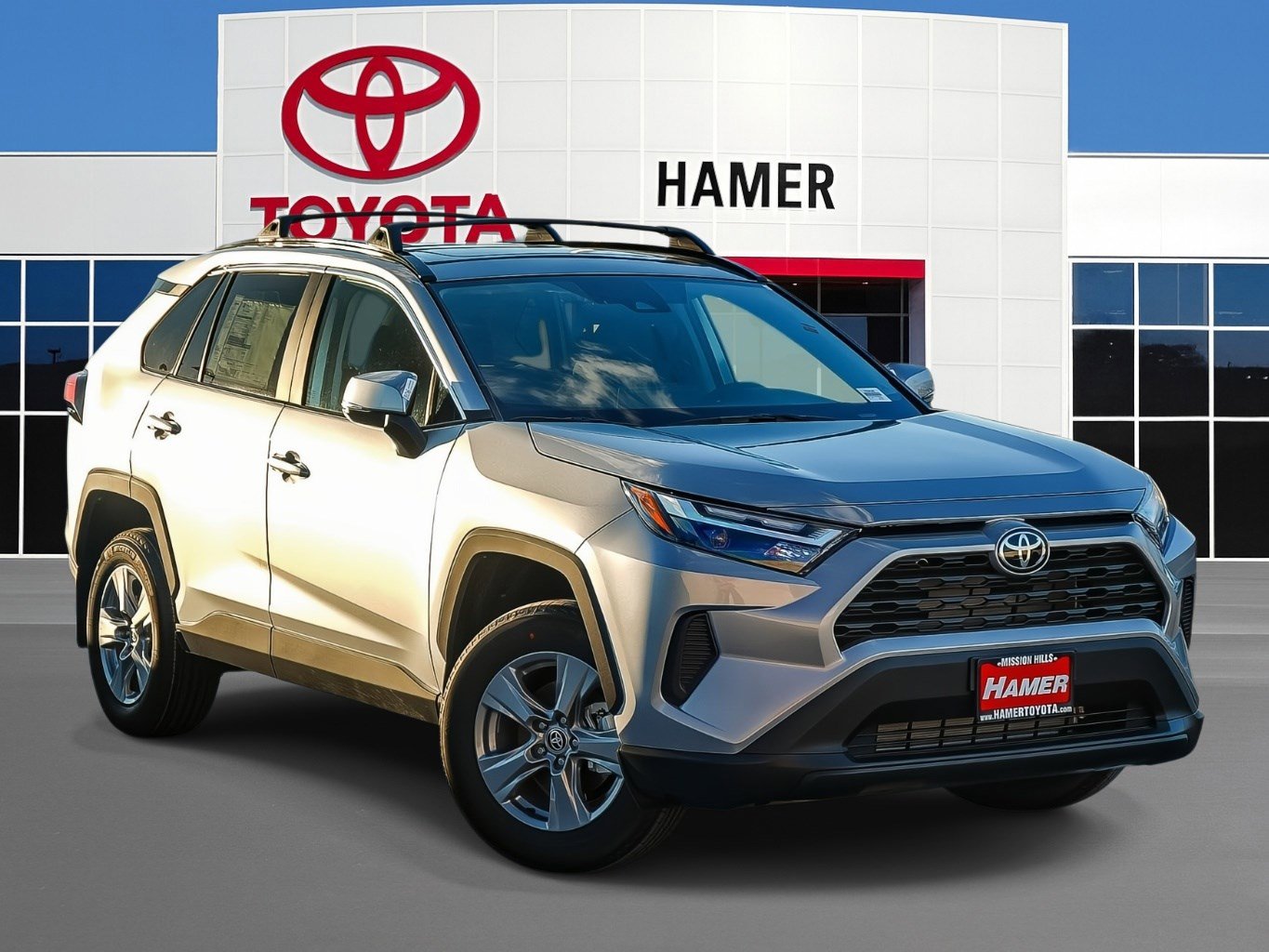 2025 Toyota RAV4 XLE's photo