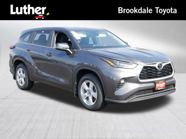 2024 Toyota Highlander LE's photo