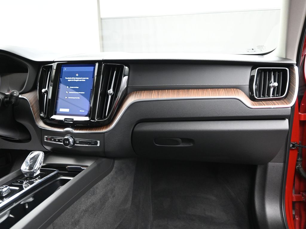 2023 Volvo XC60 T8 Ultimate photo 18
