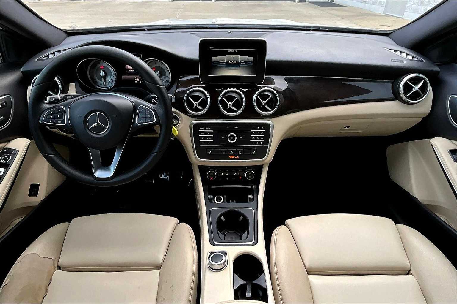 2016 Mercedes Benz GLA 250 photo 12