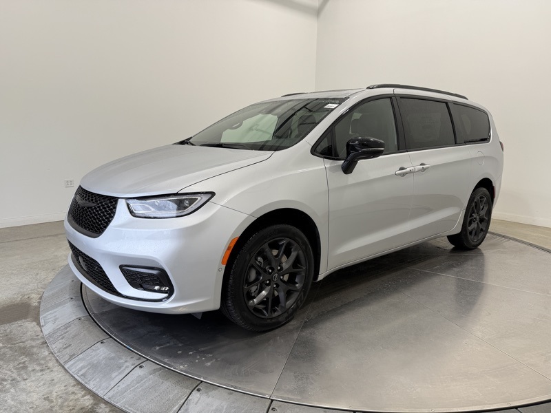 2026 Chrysler Pacifica Limited photo 3