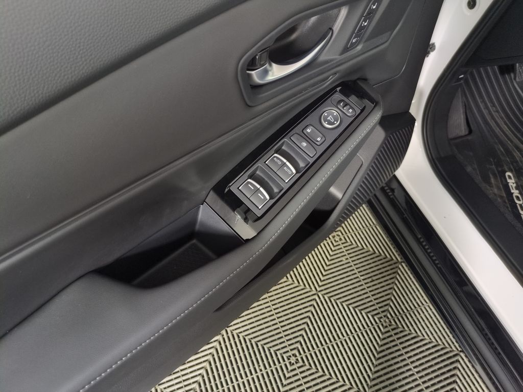 2025 Honda Accord Hybrid Touring photo 11