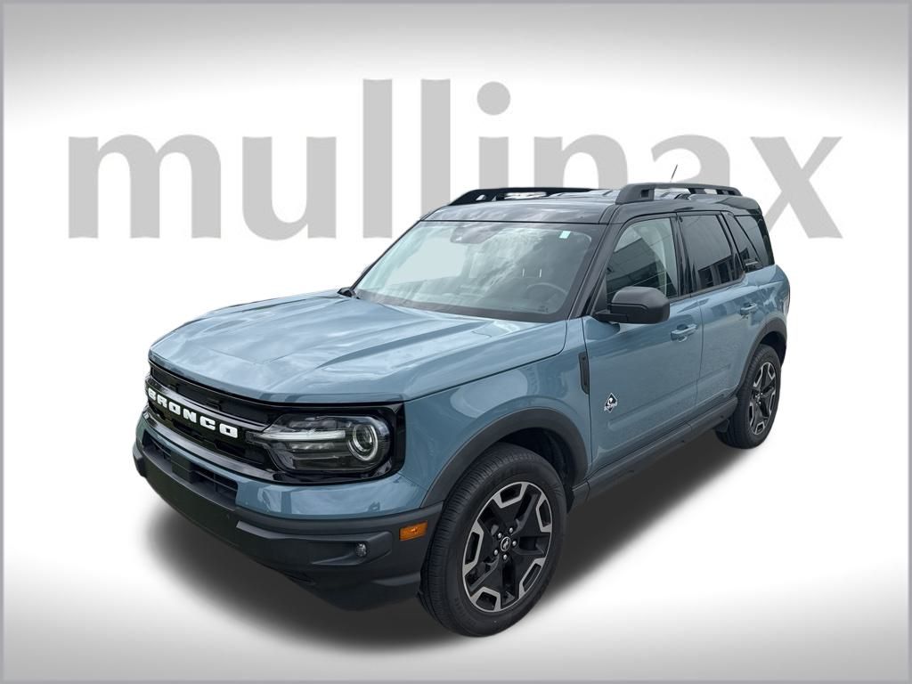 2022 Ford Bronco Sport Outer Banks photo 2
