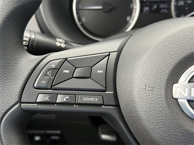 2025 Nissan Kicks Play S photo 11