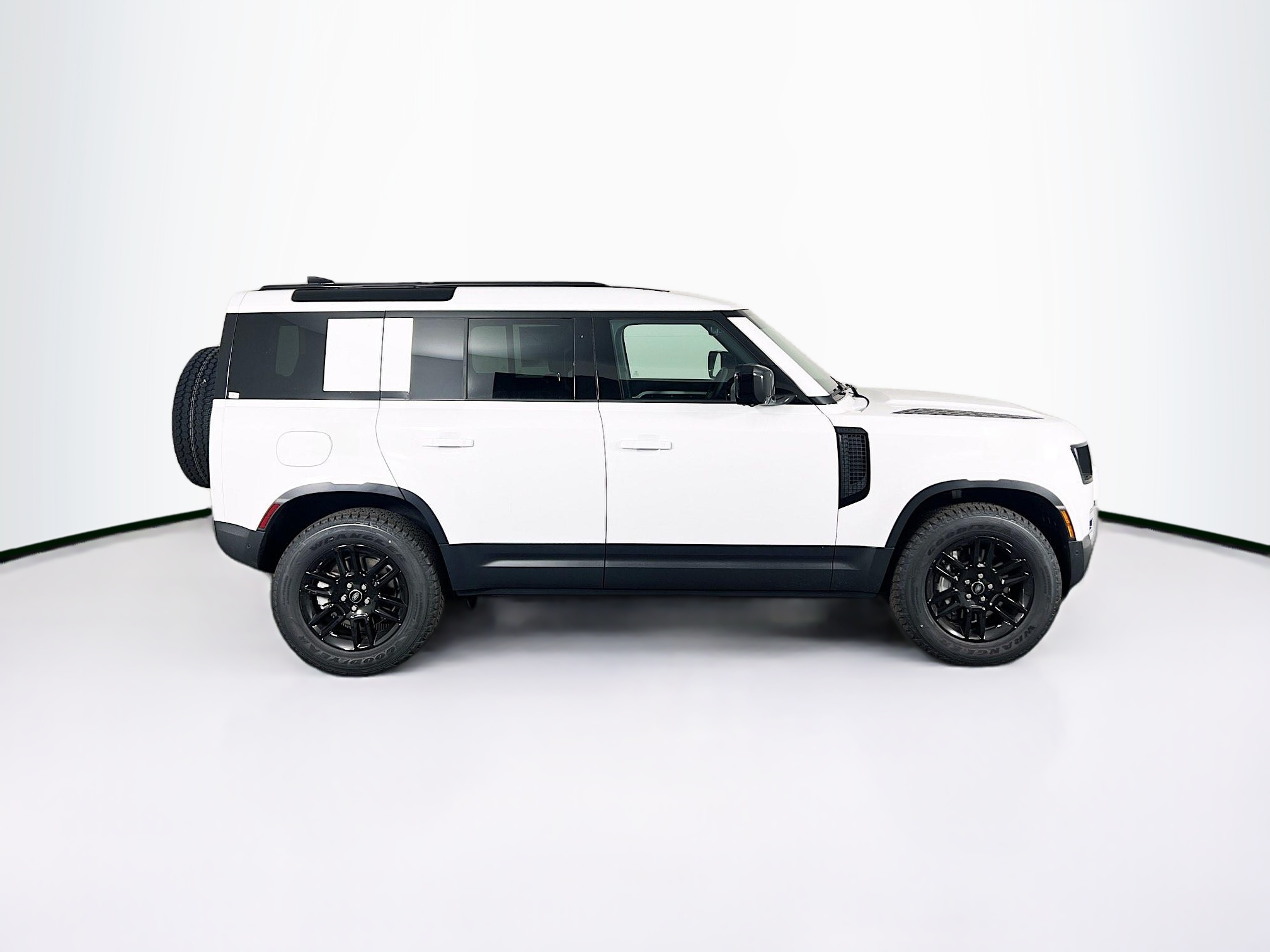 2025 Land Rover Defender 110 S photo 4