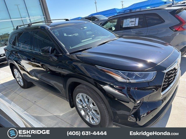 2024 Toyota Highlander Hybrid Limited photo 2