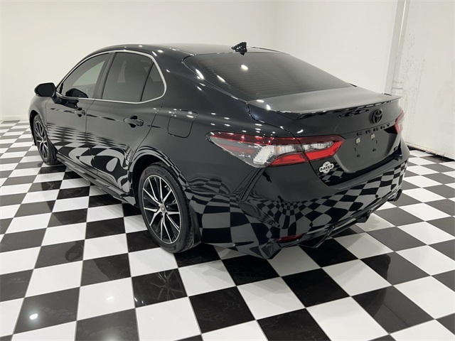 2023 Toyota Camry SE photo 3