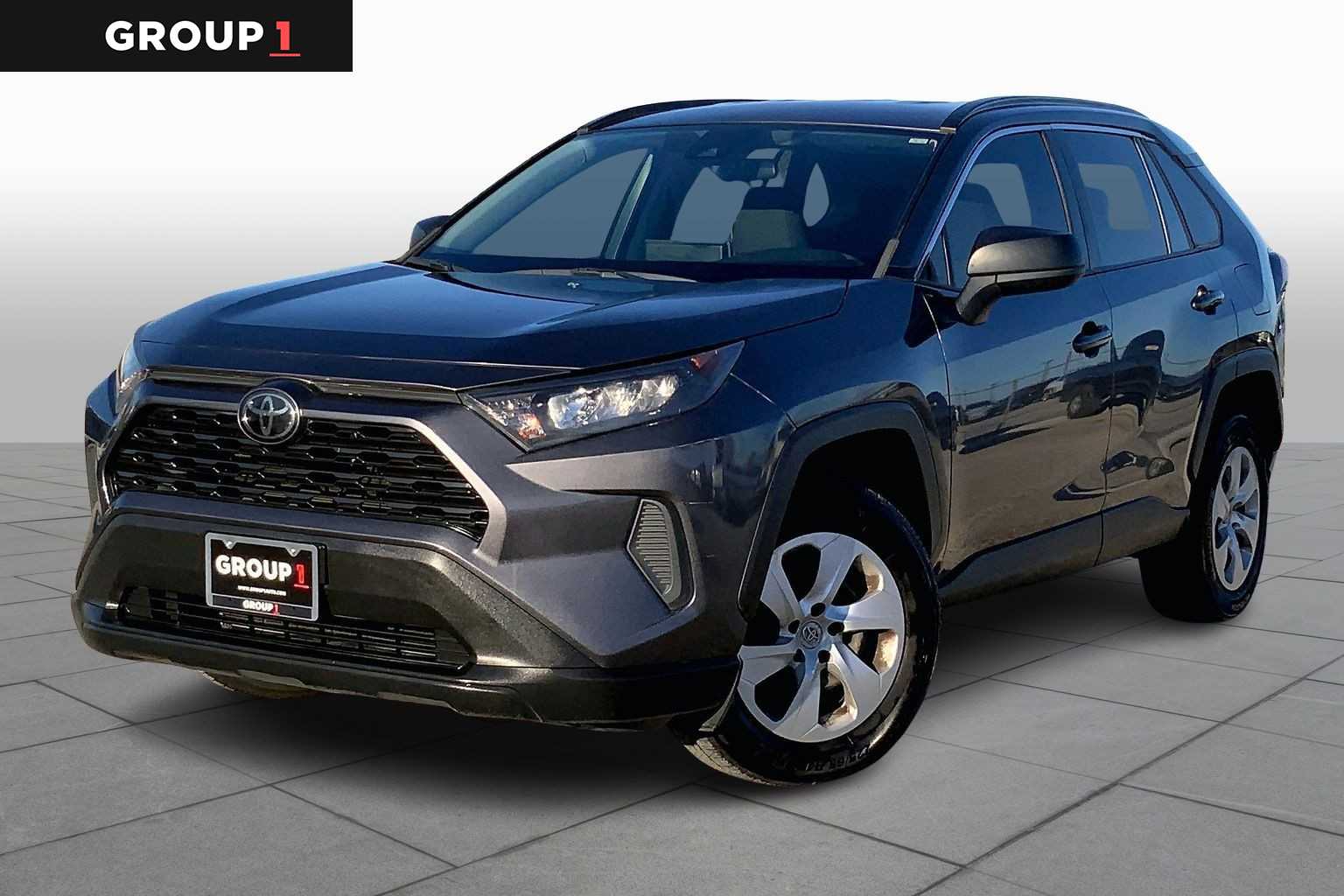 2021 Toyota RAV4 LE's photo