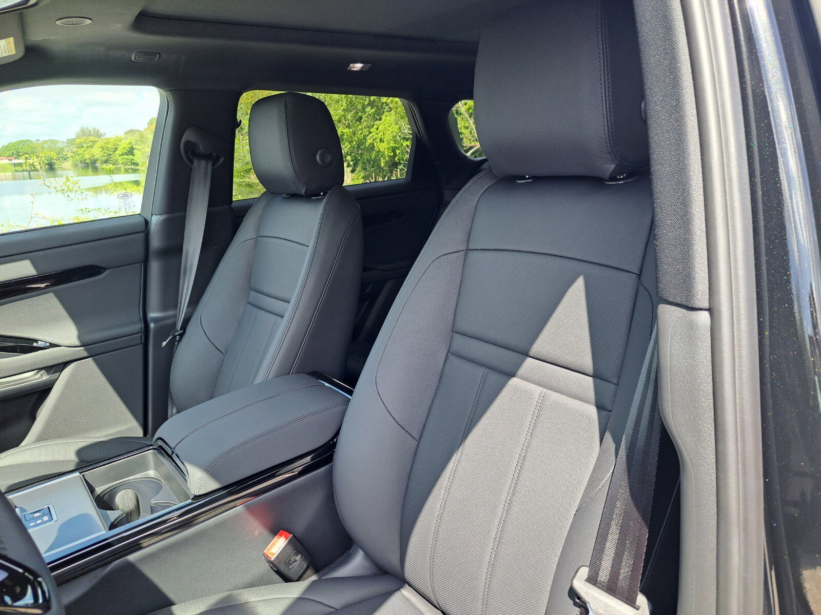 2026 Land Rover Range Rover Evoque S photo 8