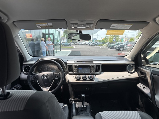 2015 Toyota RAV4 LE photo 8