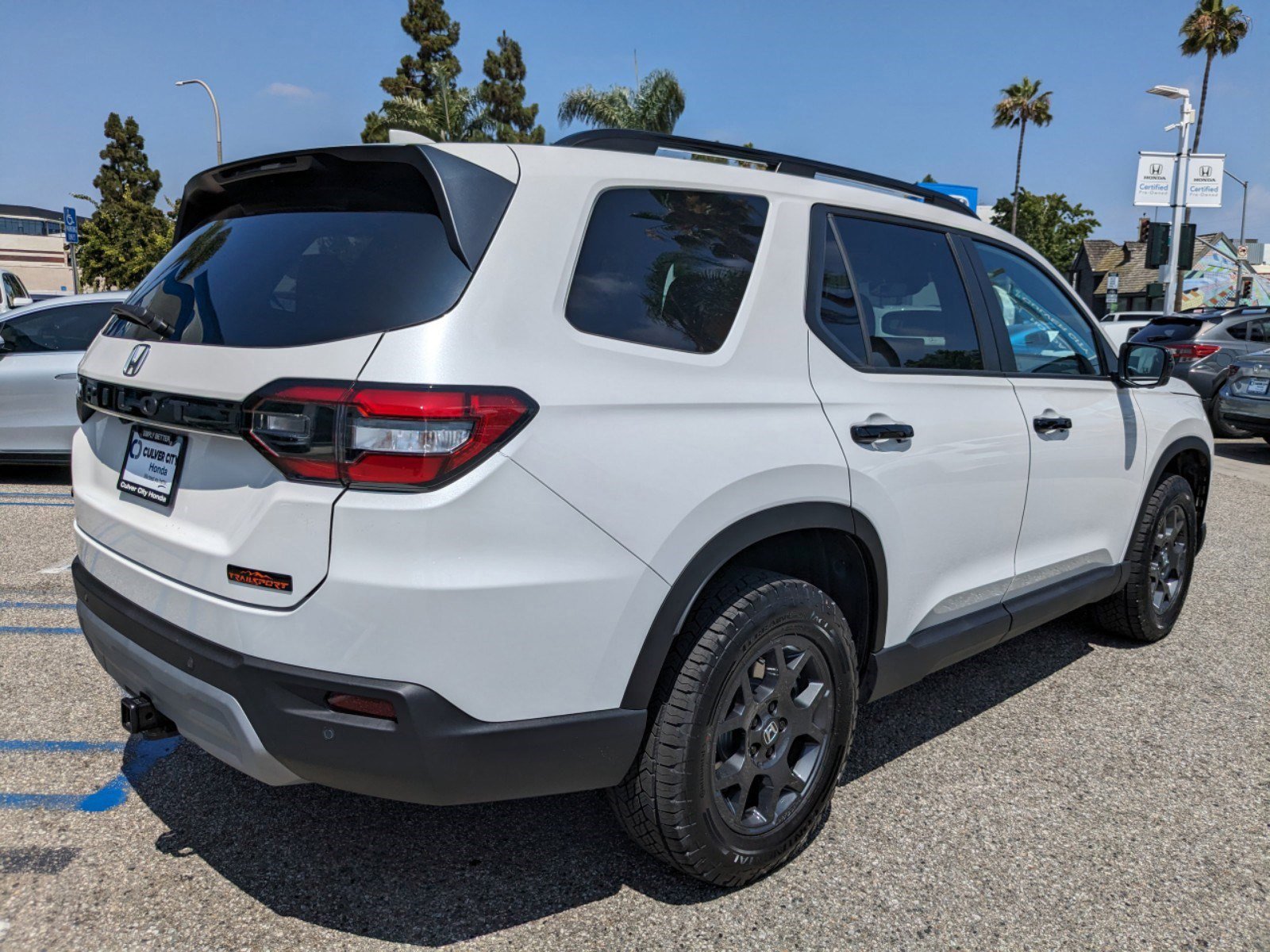 2025 Honda Pilot TrailSport photo 3