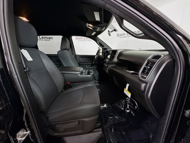 New 2024 Diamond Black Crystal Pearl-Coat Exterior Paint RAM Tradesman image 26