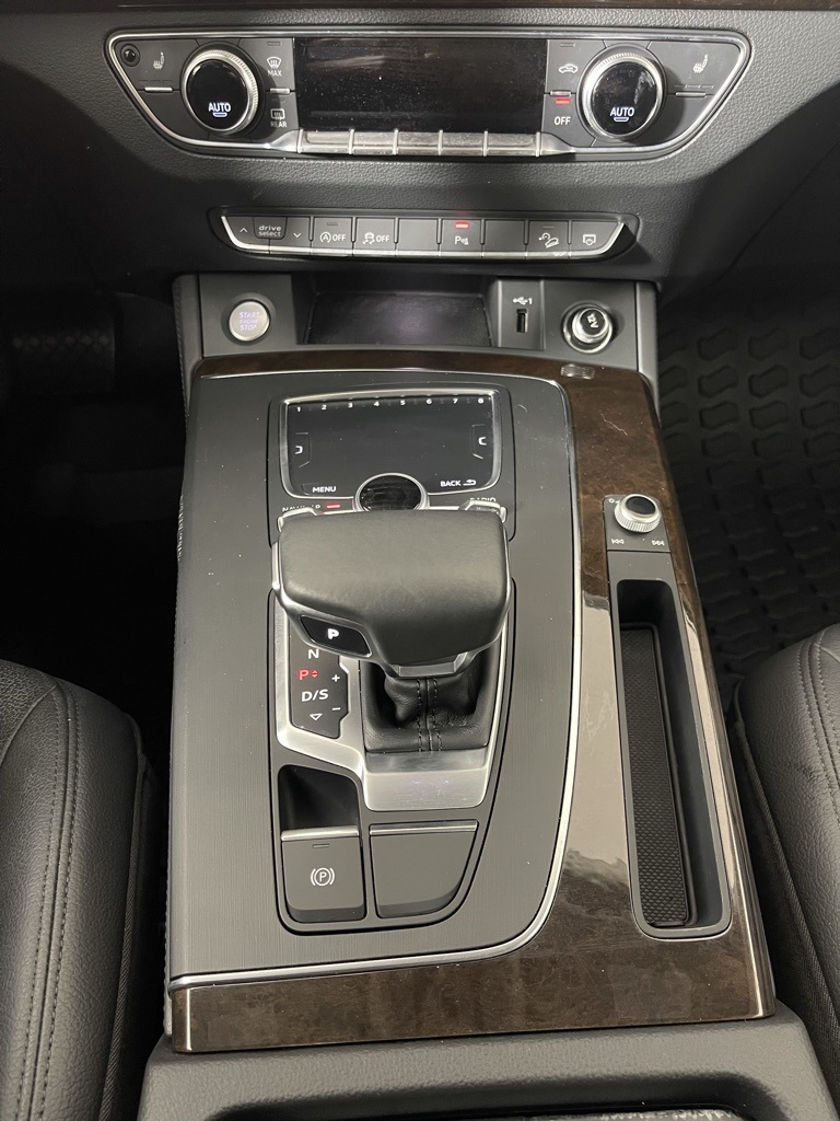 2020 Audi Q5 45 Premium Plus photo 31