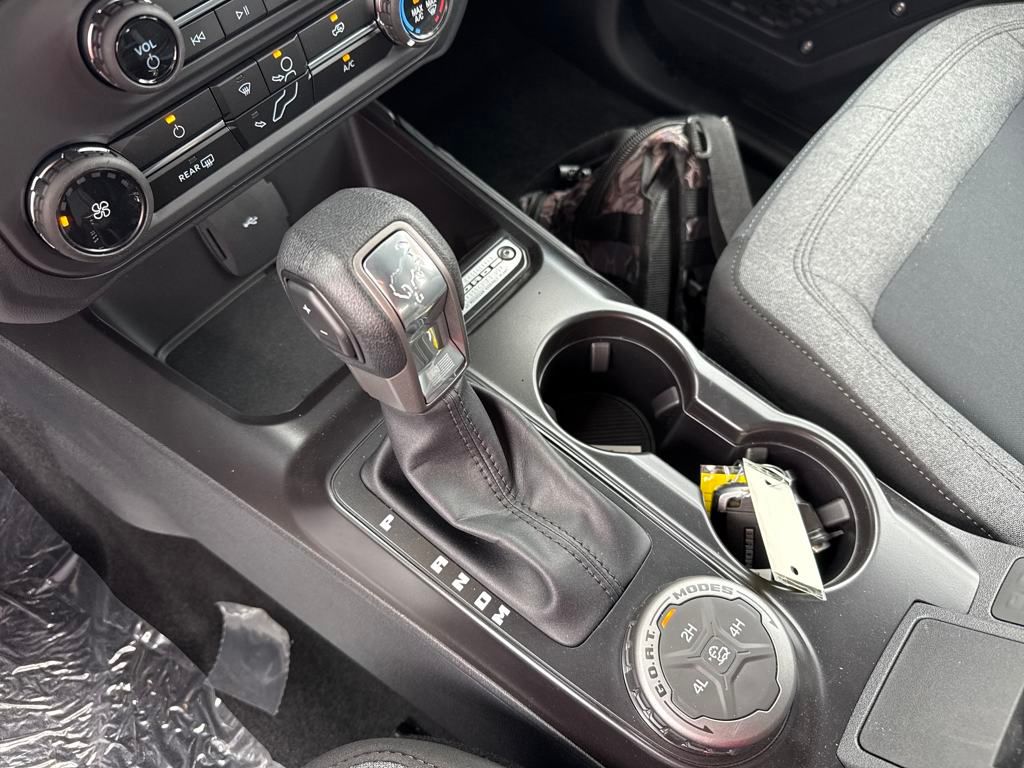 2025 Ford Bronco Base photo 23