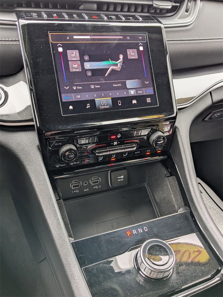 2022 Jeep Grand Cherokee Laredo photo 16