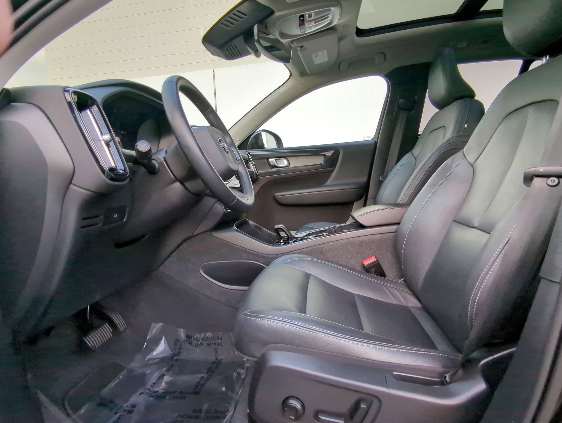 2024 Volvo XC40 Core photo 4