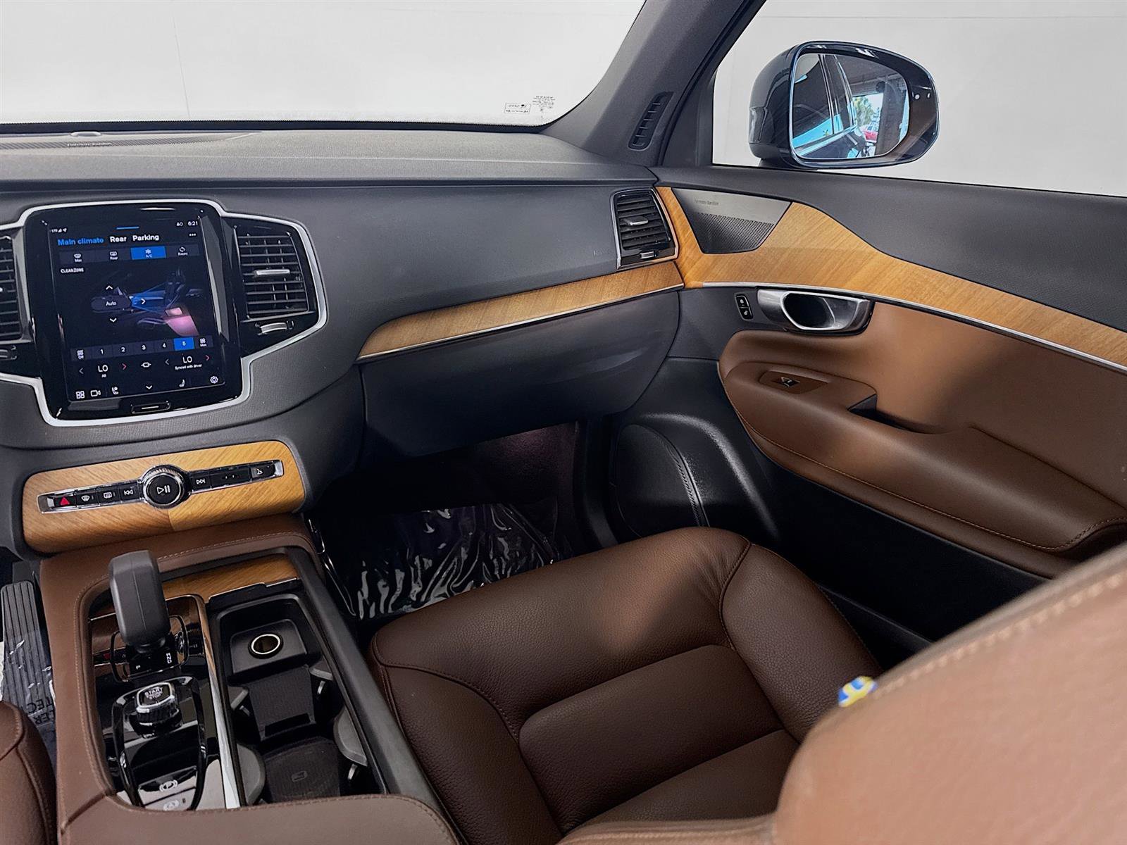 2024 Volvo XC90 B5 Plus photo 25