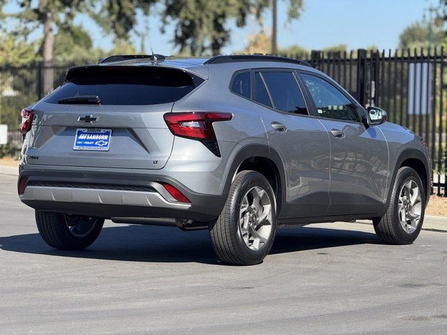 2025 Chevrolet Trax LT photo 3