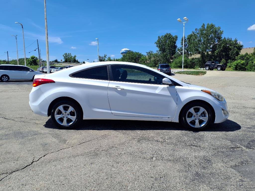 2013 Hyundai Elantra GS photo 2