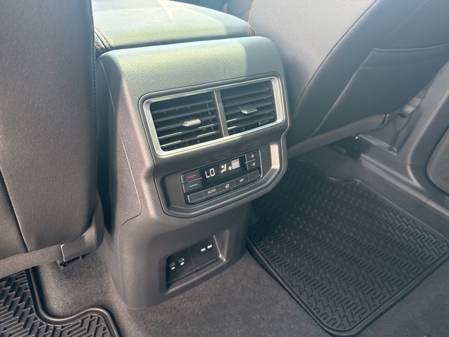 2025 Volkswagen Atlas Peak Edition SE photo 23