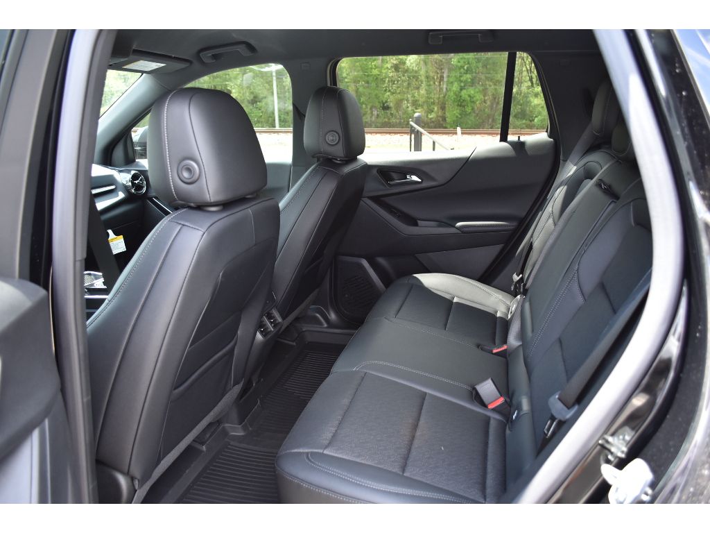 2025 Chevrolet Equinox LT photo 11
