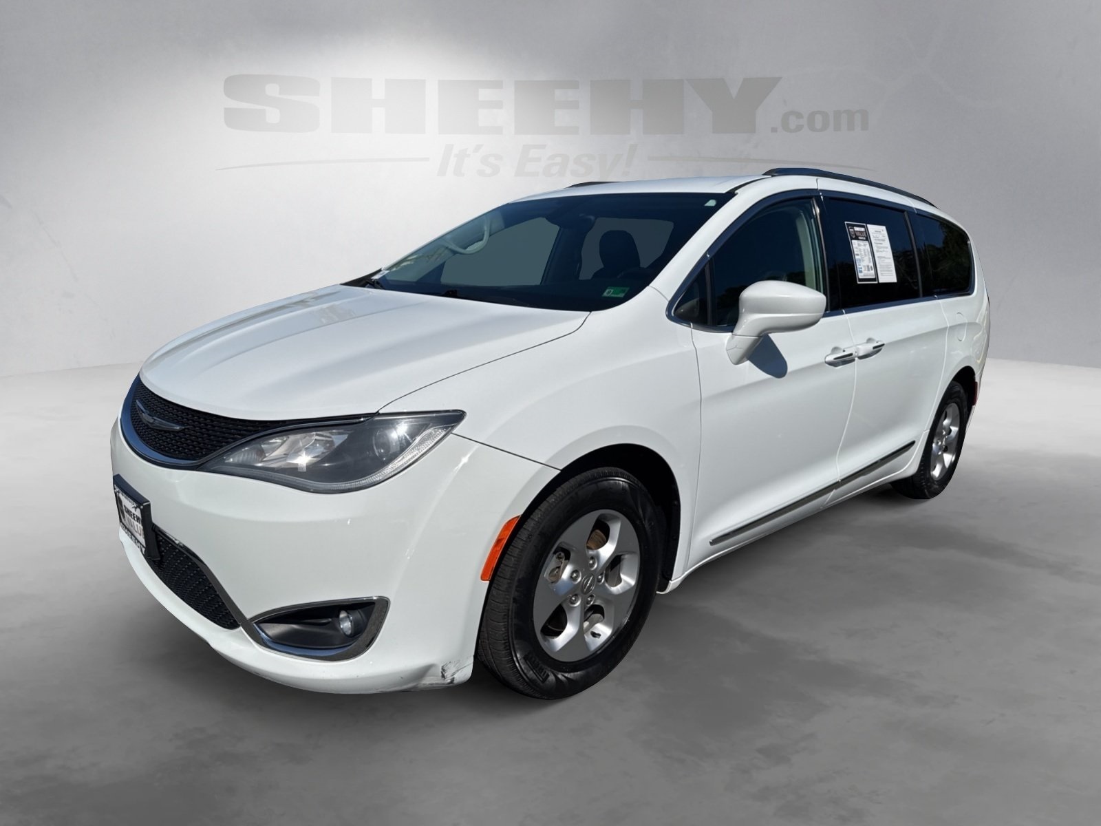 2017 Chrysler Pacifica Touring Plus photo 15
