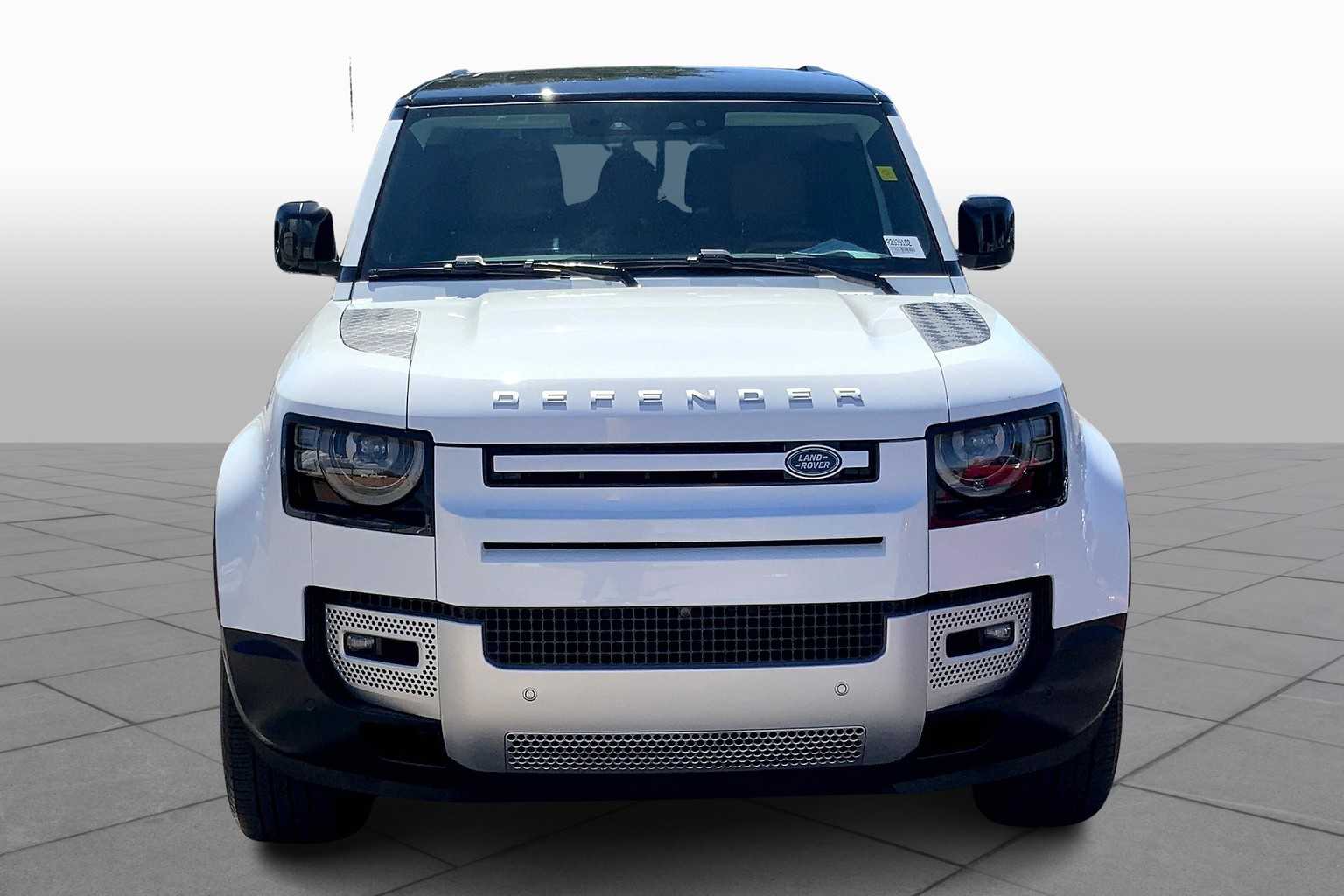 2024 Land Rover Defender S photo 3