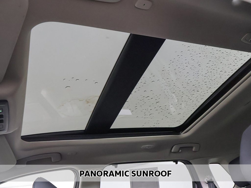 2022 Nissan Rogue SV photo 2