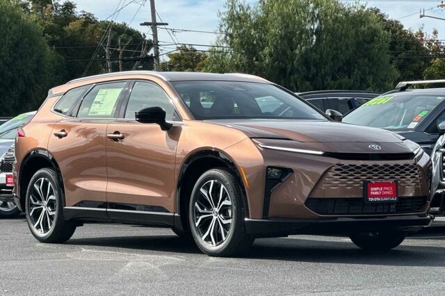 2025 Toyota Crown Signia XLE's photo