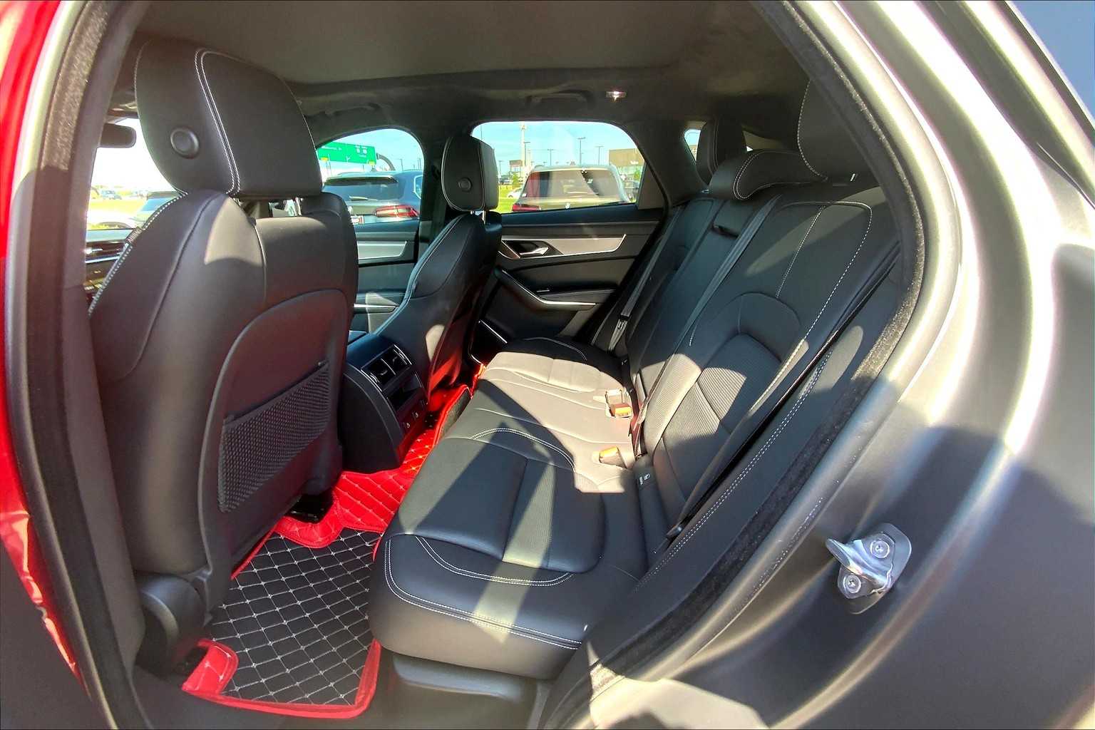 2024 Jaguar F-PACE P250 R-Dynamic S photo 18
