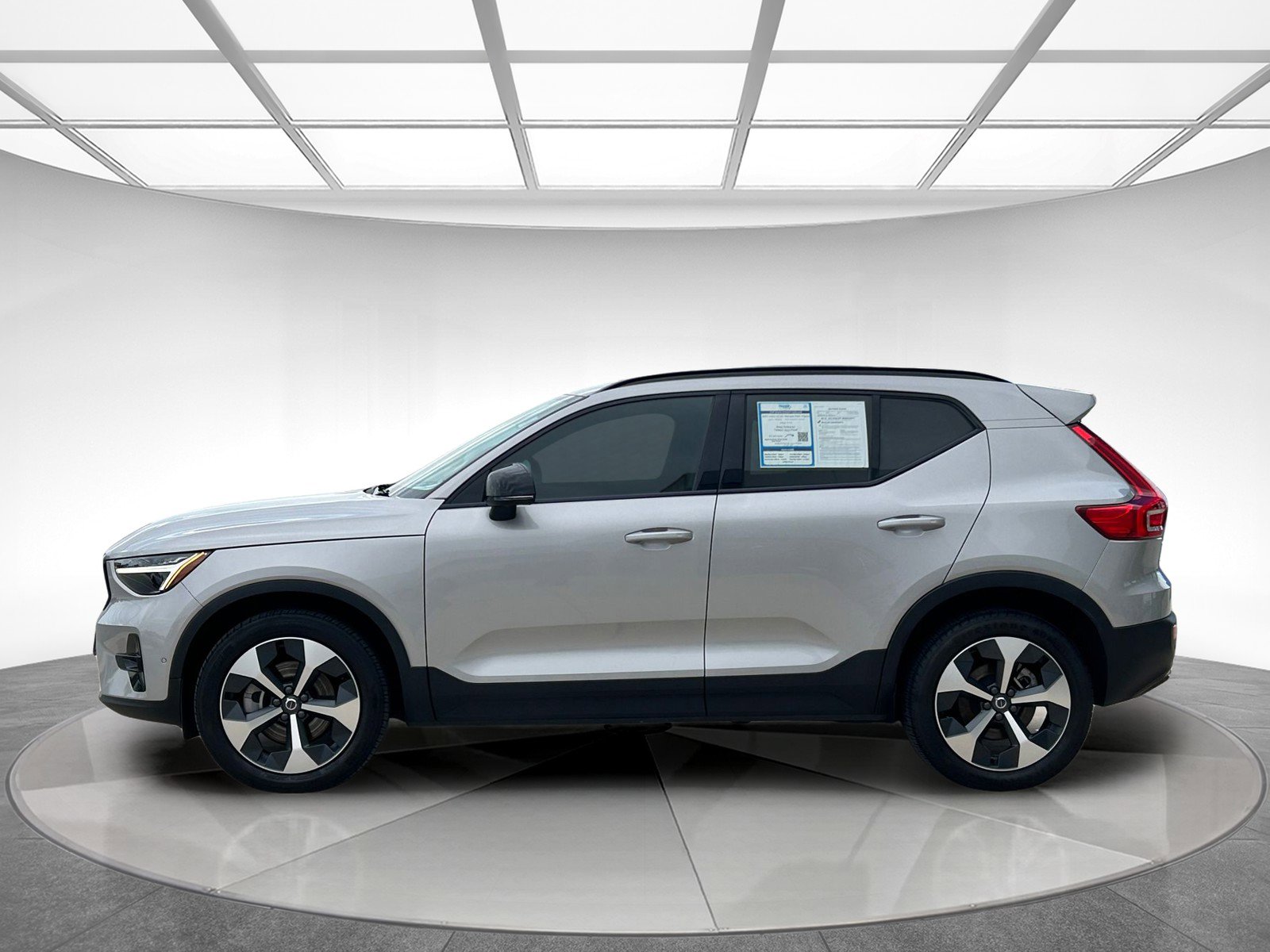 2023 Volvo XC40 Ultimate photo 2