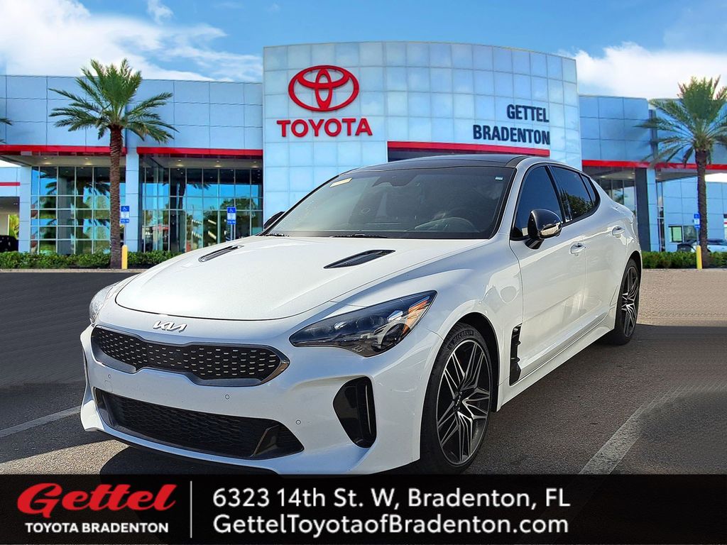 2022 Kia Stinger GT2's photo