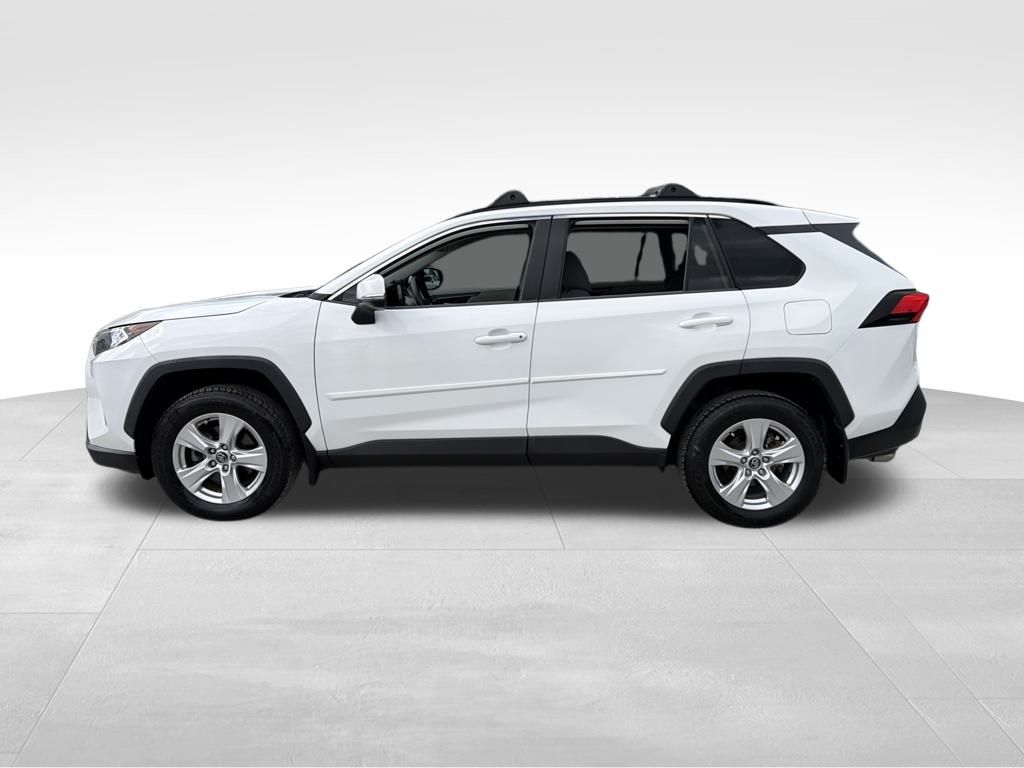 2020 Toyota RAV4 XLE photo 3