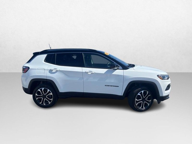 2022 Jeep Compass Limited photo 2