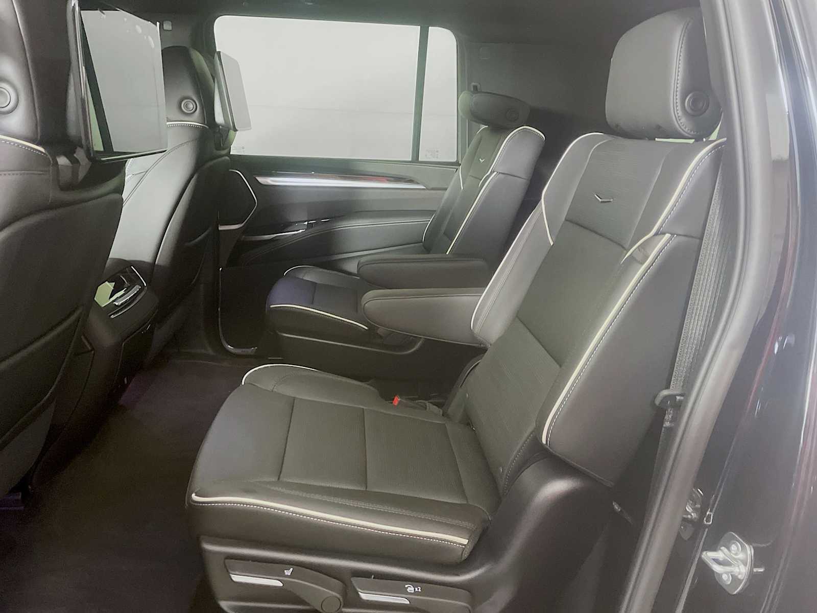 2026 Cadillac Escalade ESV Luxury photo 4