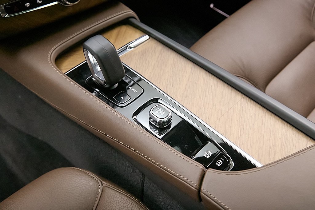 2023 VOLVO XC90 - Image 20