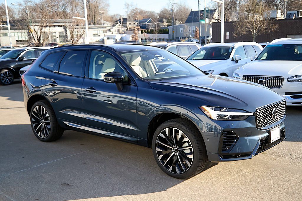 2026 VOLVO XC60 - Image 3