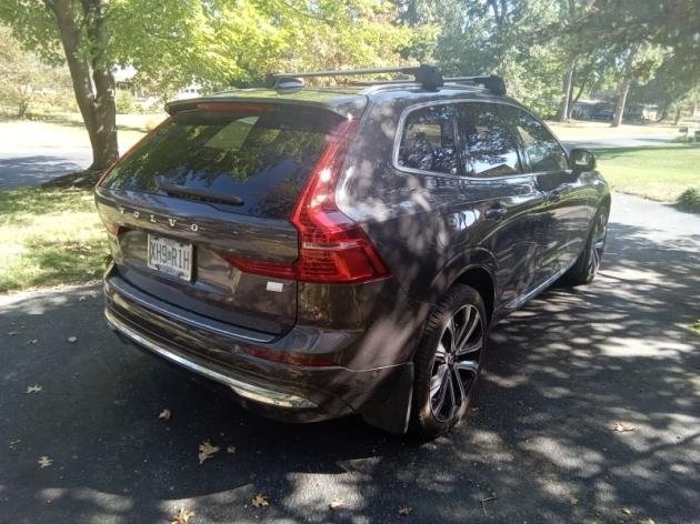2023 Volvo XC60 Recharge Hybrid Ultimate photo 3