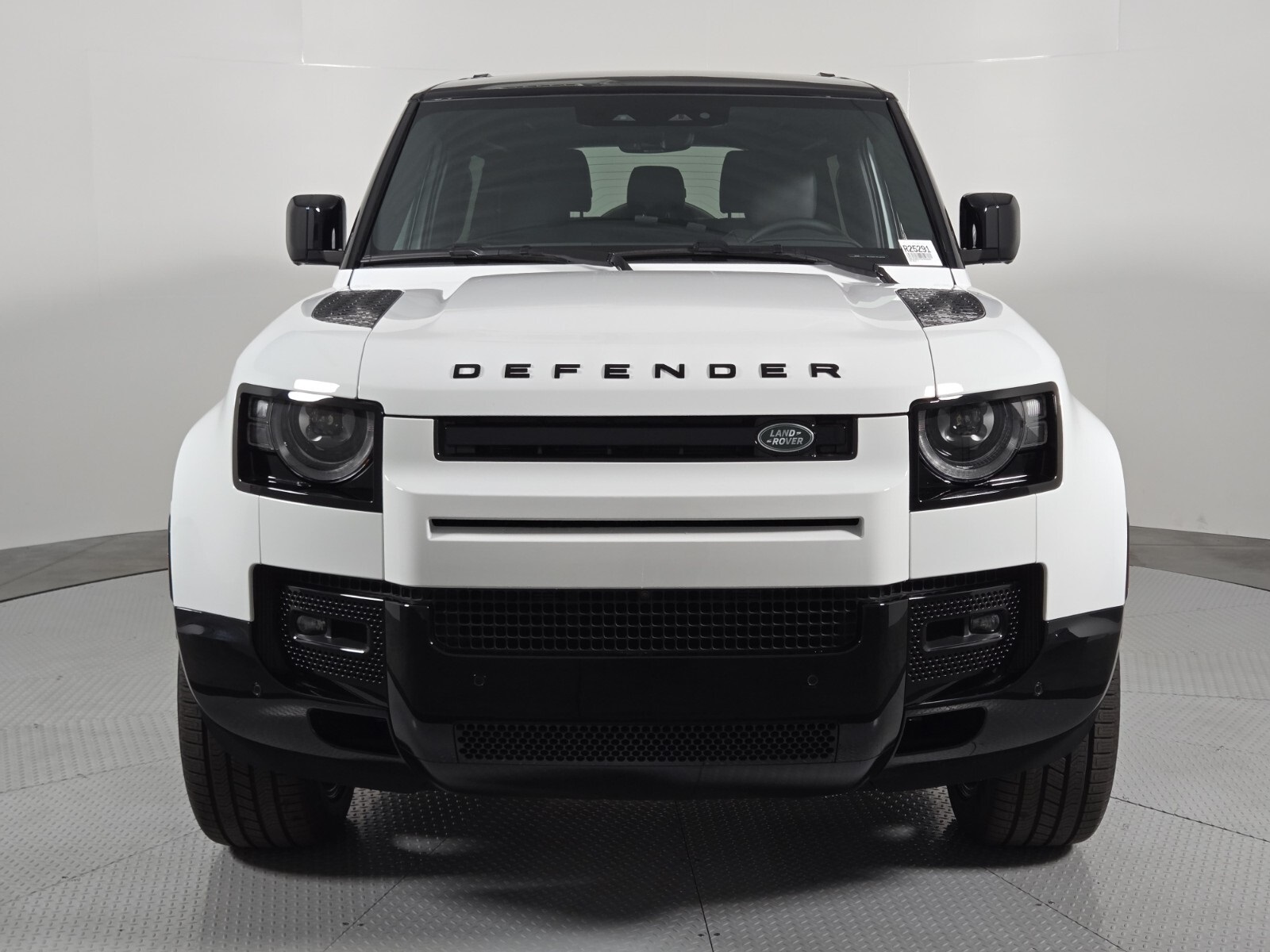 2025 Land Rover Defender 90 X-Dynamic SE photo 6