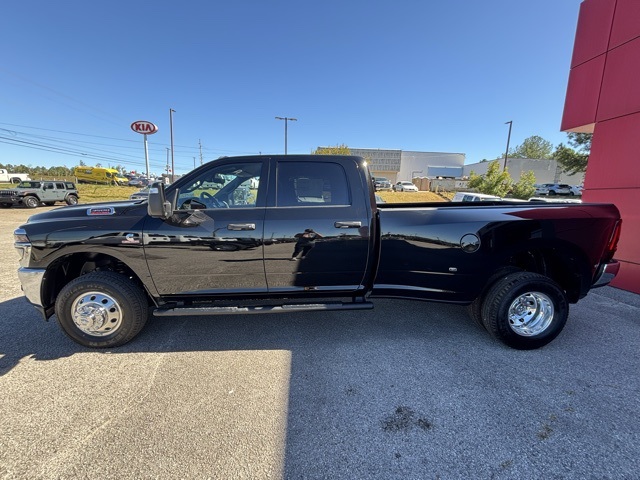 2026 Ram 3500 Tradesman photo 2
