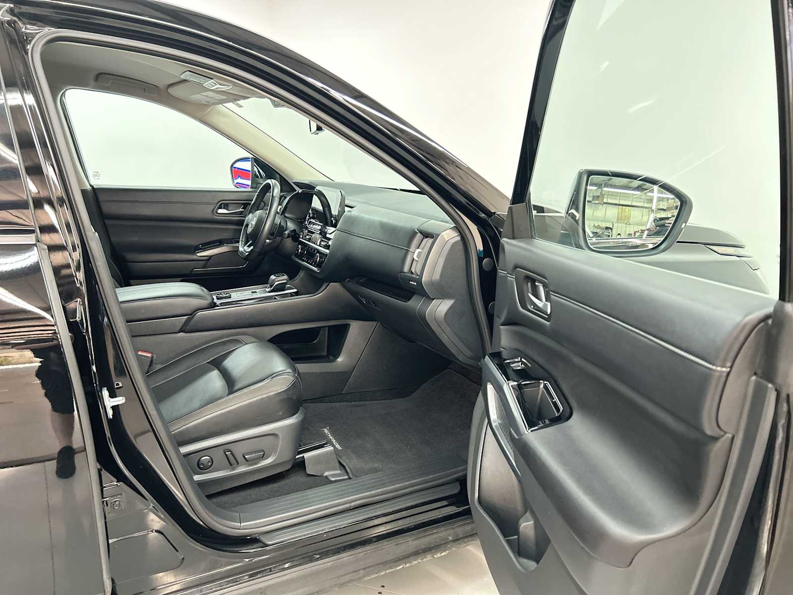 2024 Nissan Pathfinder SL photo 18